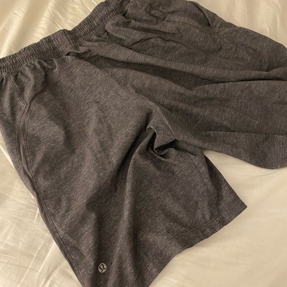 Lululemon pace breaker shorts 7” - Picture 2 of 3